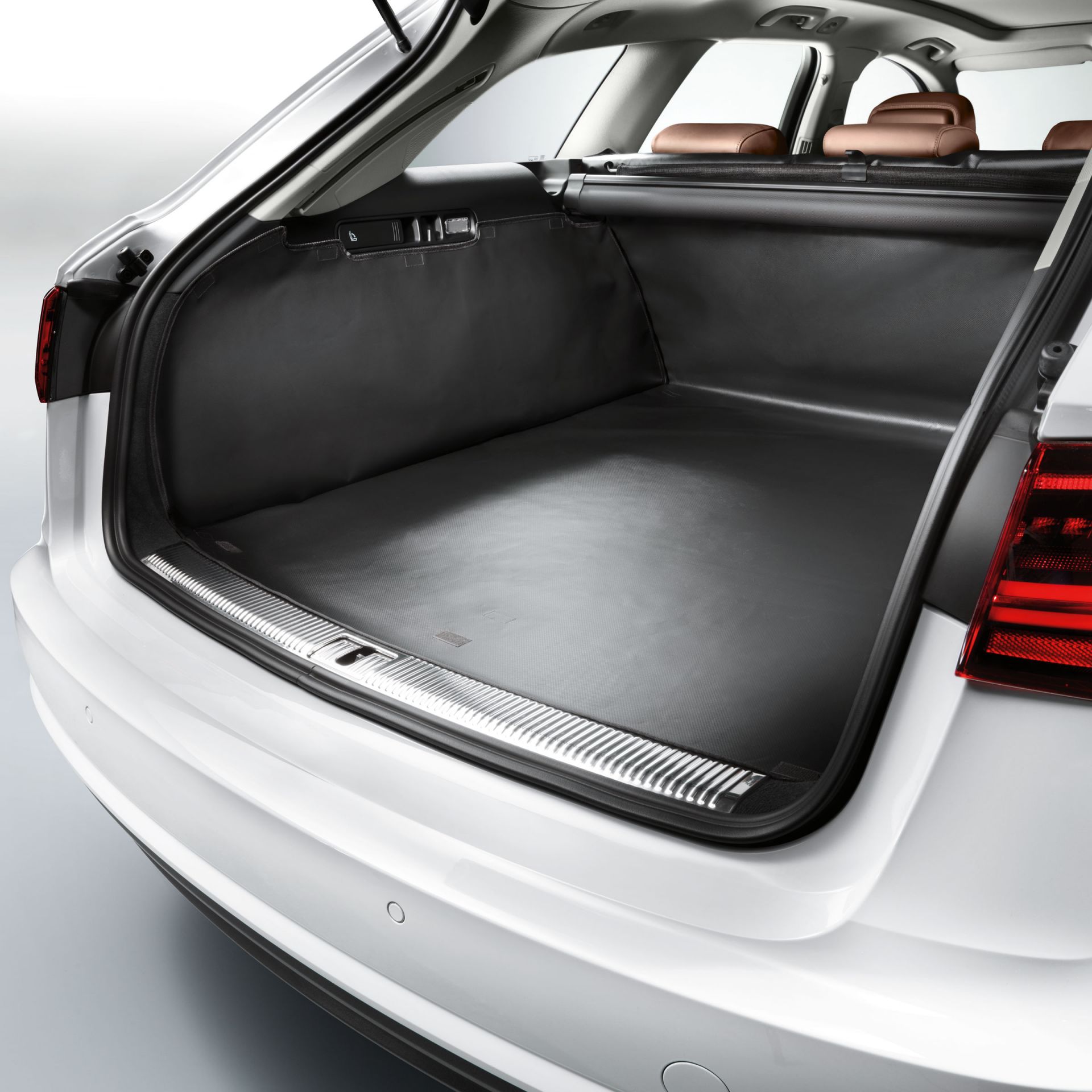 Audi q7 4m багажник